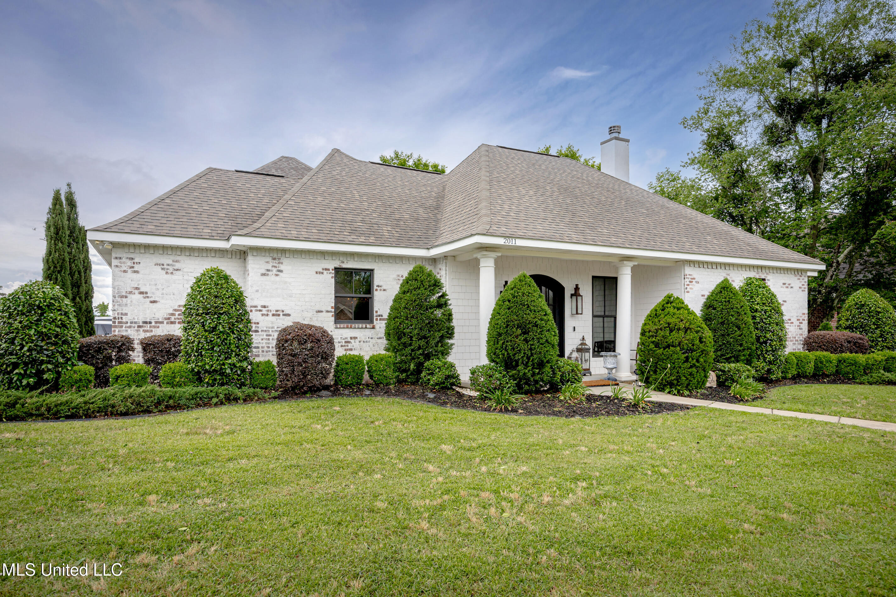 2011 Ivy Court Biloxi, MS 39532 - Photo 4 of 61 IMG_9454