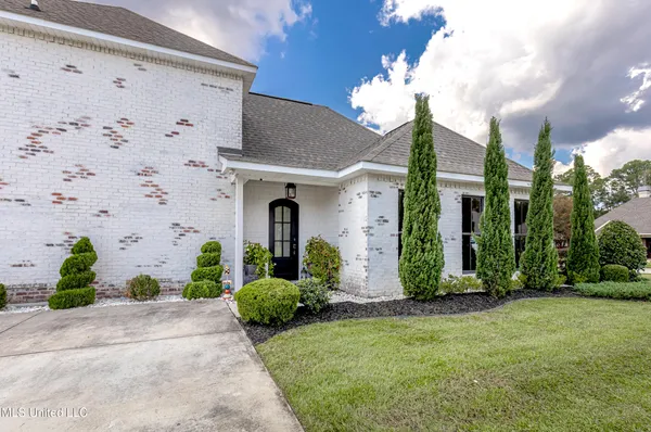 $719,000 | 2011 Ivy Court, Biloxi, MS 39532