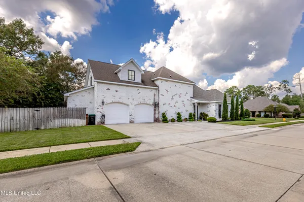 $719,000 | 2011 Ivy Court, Biloxi, MS 39532