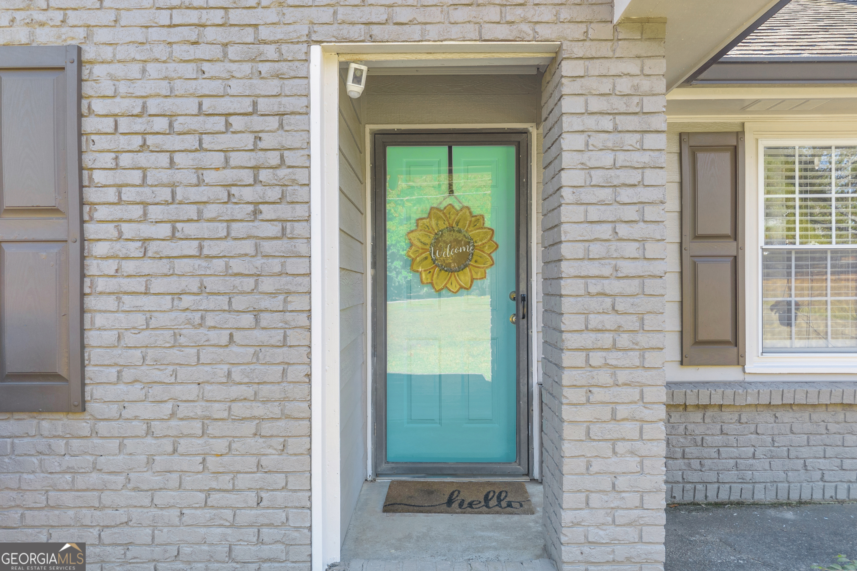809 Parker Court Monroe, GA 30656 - Photo 7 of 55 a bathroom with a door
