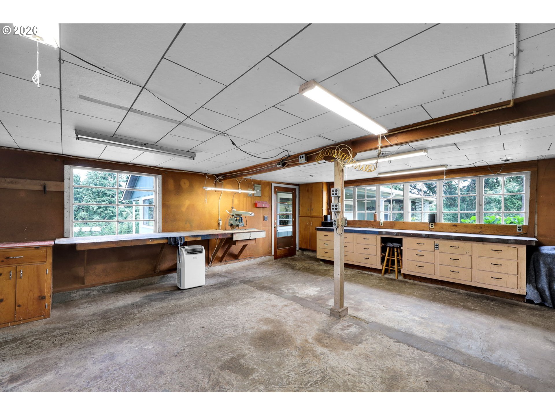35478 Brabham Road Pleasant Hill, OR 97455 - Photo 35 of 48 a living room with furniture and a large window