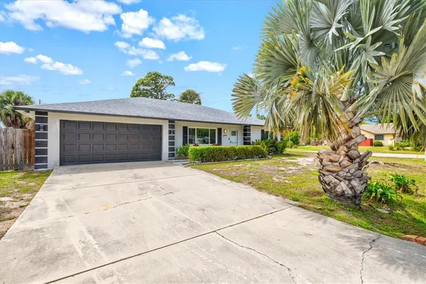 $459,000 | 3310 Siesta Drive, Venice, FL 34293