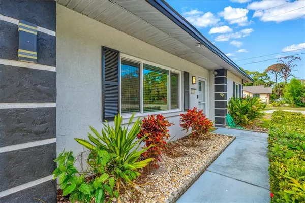 $459,000 | 3310 Siesta Drive, Venice, FL 34293