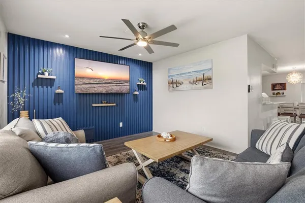 $459,000 | 3310 Siesta Drive, Venice, FL 34293