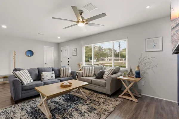 $459,000 | 3310 Siesta Drive, Venice, FL 34293