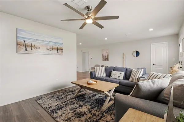 $459,000 | 3310 Siesta Drive, Venice, FL 34293