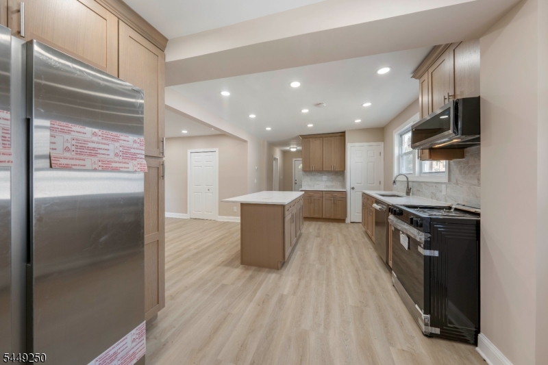 49 Caldwell Place Springfield, NJ 07081 - Photo 3 of 30 Gallery Image 3