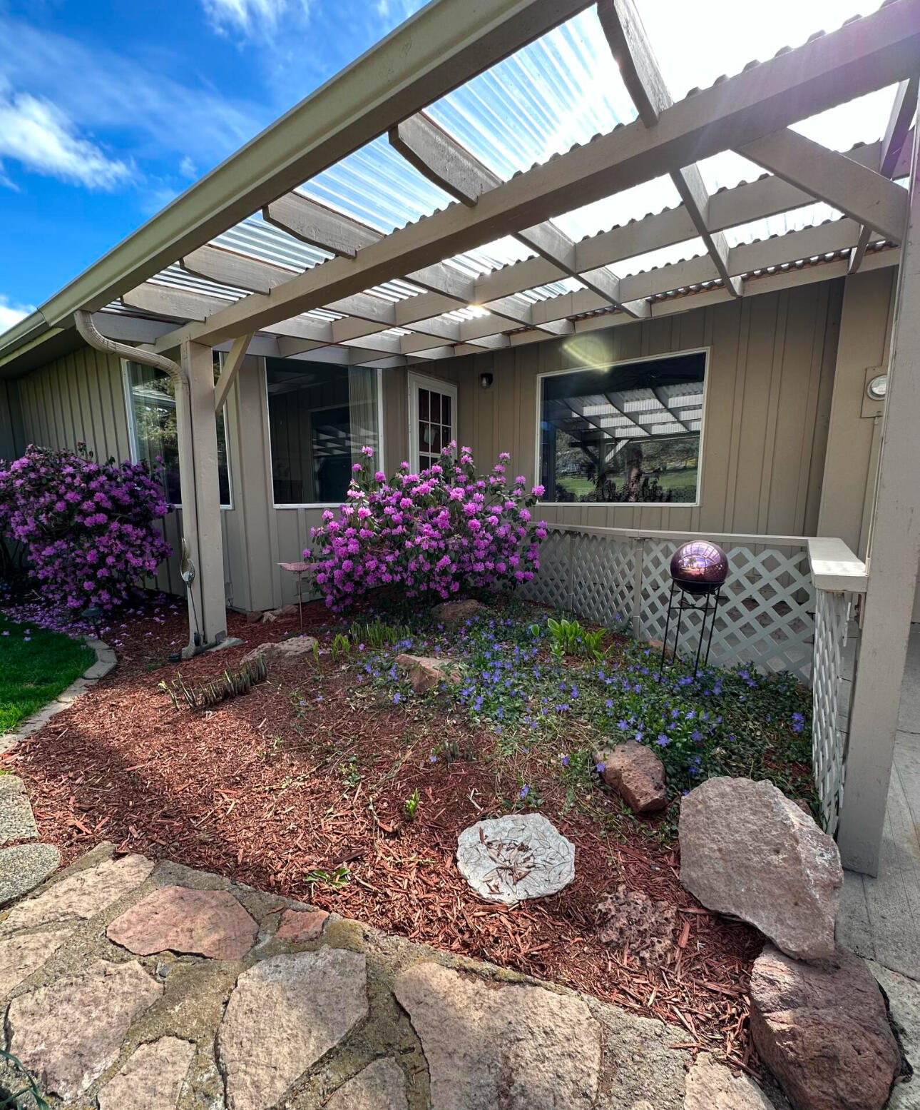 165 Southwest Crestview Lane Madras, OR 97741 - Photo 5 of 68 covered stamped patio