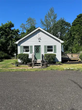 $2,600 | 1572 Main Road, Riverhead, NY 11901