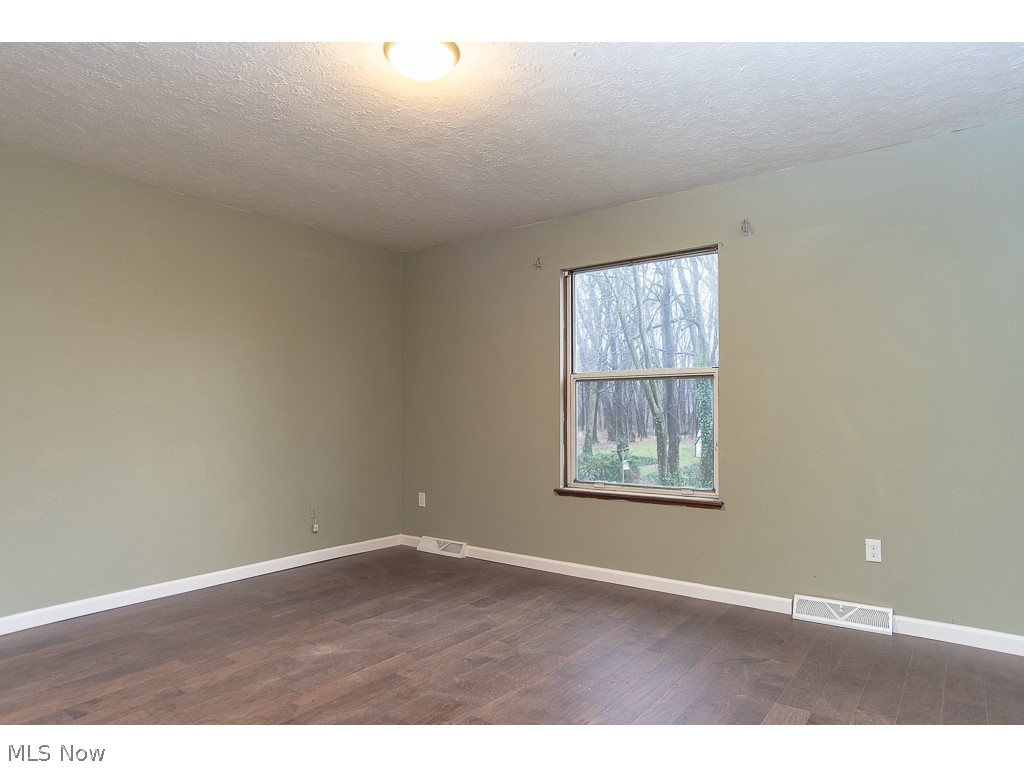 3984 Green Road Perry, OH 44081 - Photo 4 of 6