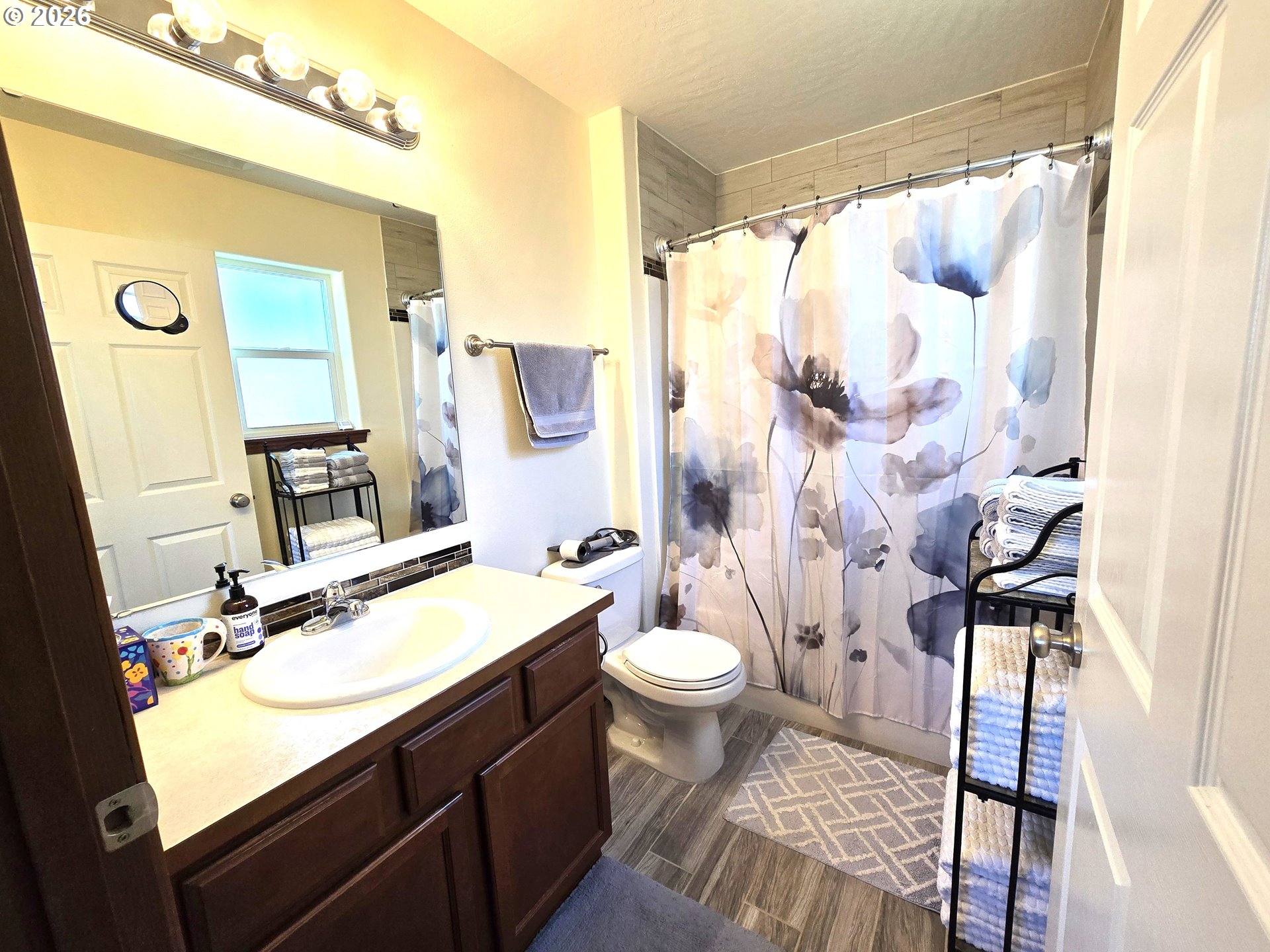 240 West Moore Avenue Hermiston, OR 97838 - Photo 12 of 19 a bathroom with a sink toilet and shower