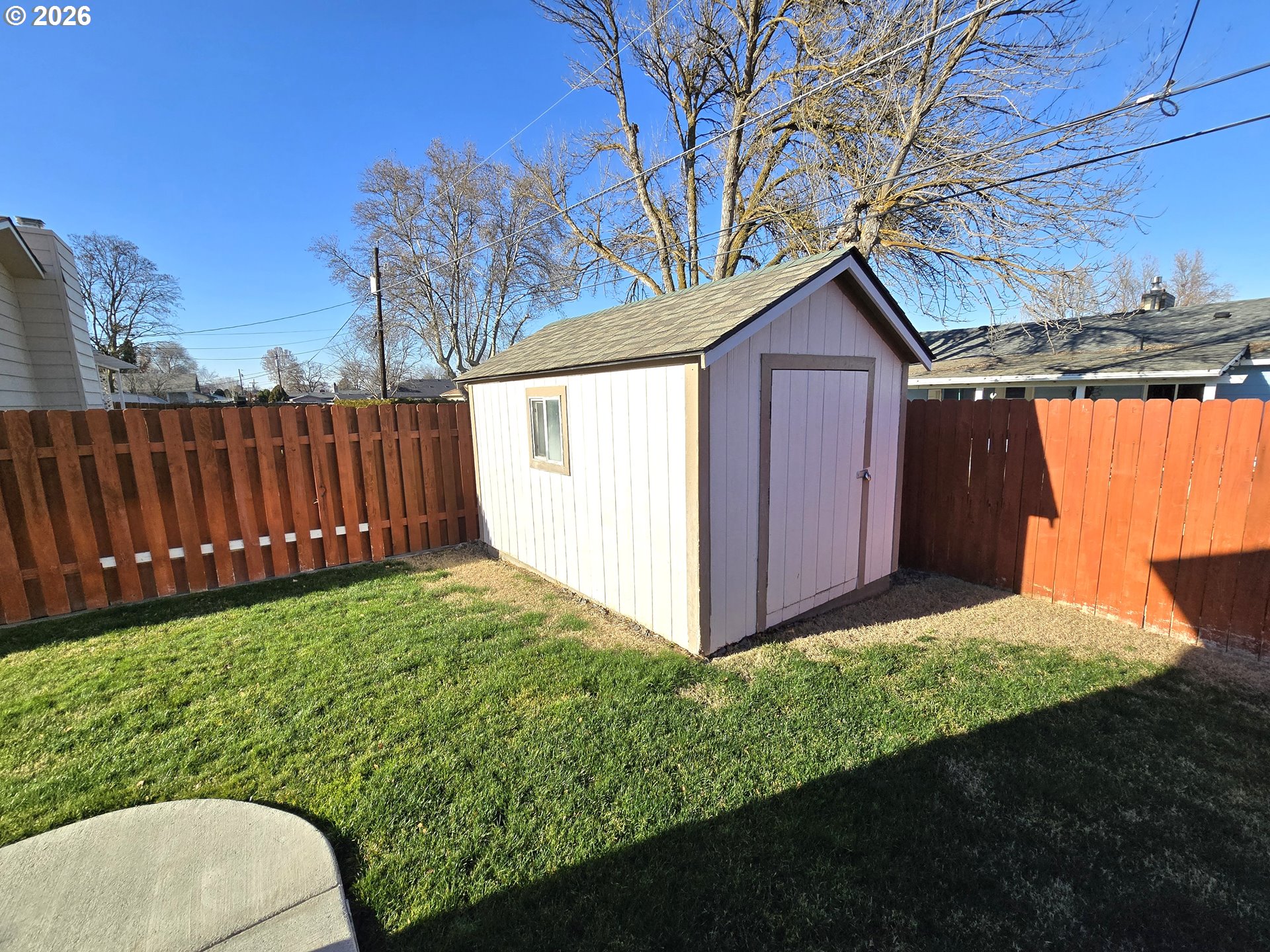 240 West Moore Avenue Hermiston, OR 97838 - Photo 18 of 19 a view of a backyard with wooden fence
