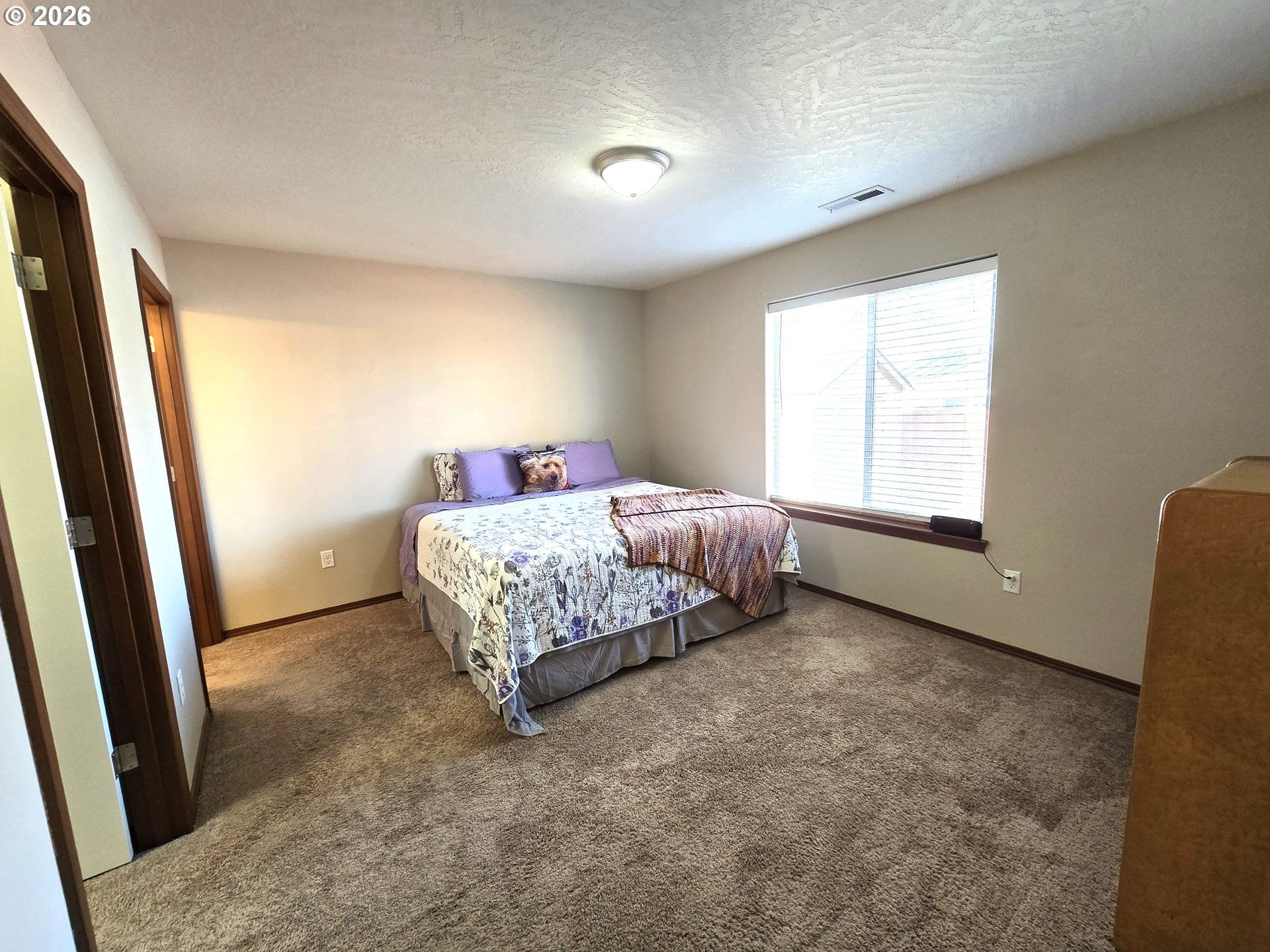 240 West Moore Avenue Hermiston, OR 97838 - Photo 9 of 19 a spacious bedroom with a bed and a window