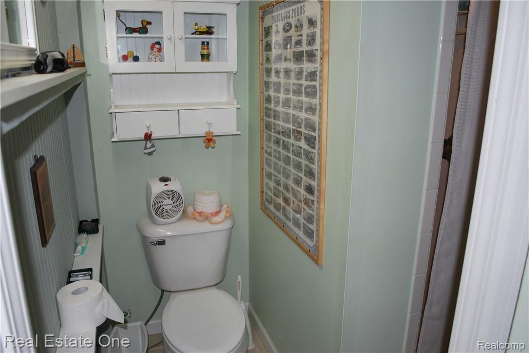 216 North Gulley Road Dearborn, MI 48128 - Photo 52 of 64 3rd FULL Bath (Basement Area)
