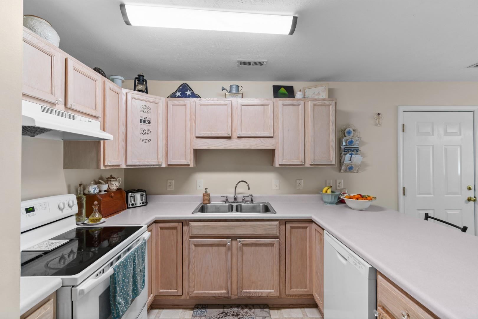 5008 Blue Spruce Lane Murrells Inlet, SC 29576 - Photo 3 of 34