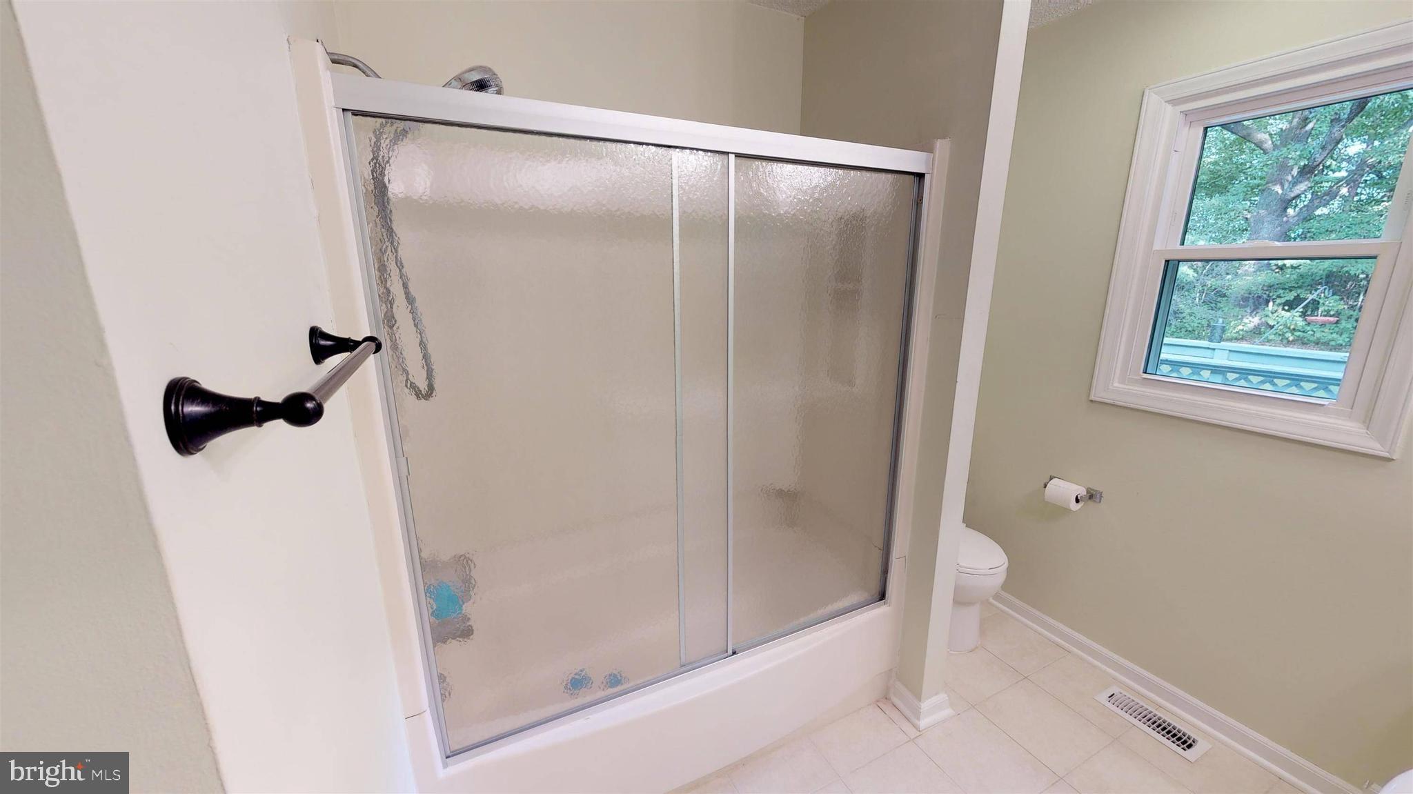 919 Swan Lane Ruther Glen, VA 22546 - Photo 24 of 30 Guest Bathroom