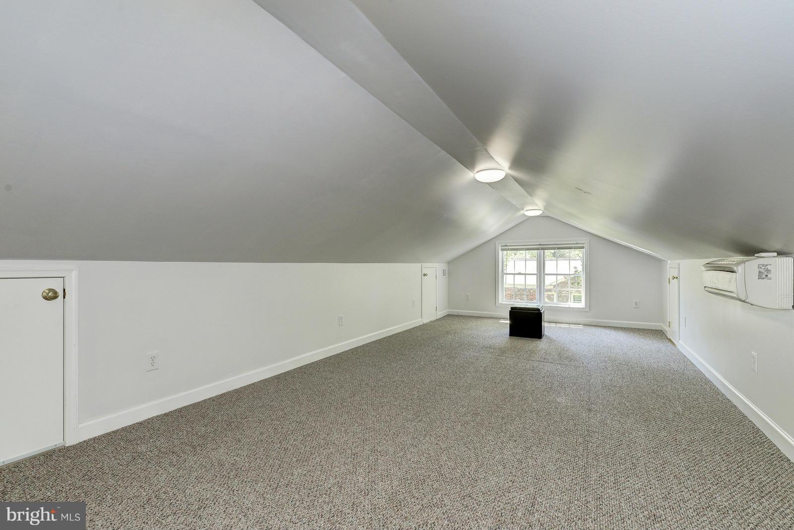 3176 Holmes Run Road Falls Church, VA 22042 - Photo 17 of 30 Interior (General)