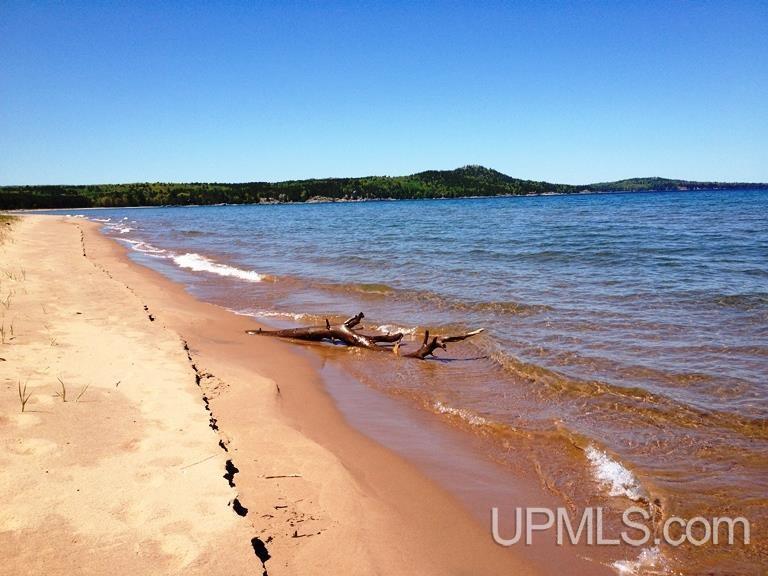 27 Middle Island Point Road Marquette, MI 49855 - Photo 3 of 31