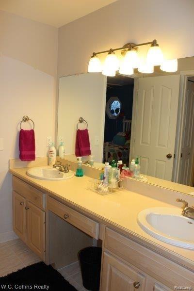 4079 Ridge Side Drive Rochester, MI 48306 - Photo 19 of 29 20 Jack and Jill Bath.jpg