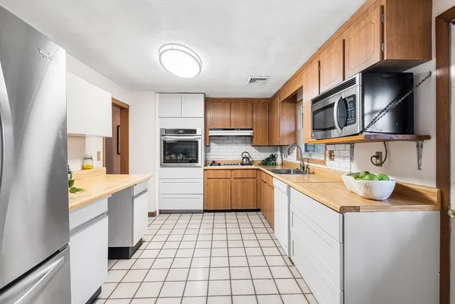 $739,000 | 6 Sierra Drive, Chelmsford, MA 01824