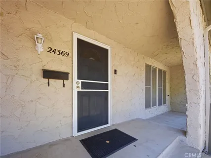 $589,000 | 24369 La Glorita Circle, Newhall, CA 91321