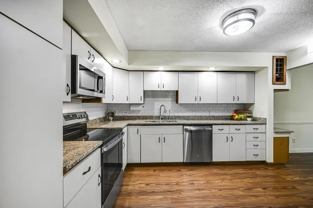 $370,000 | 1705 Archer Court, Plymouth, MN 55447