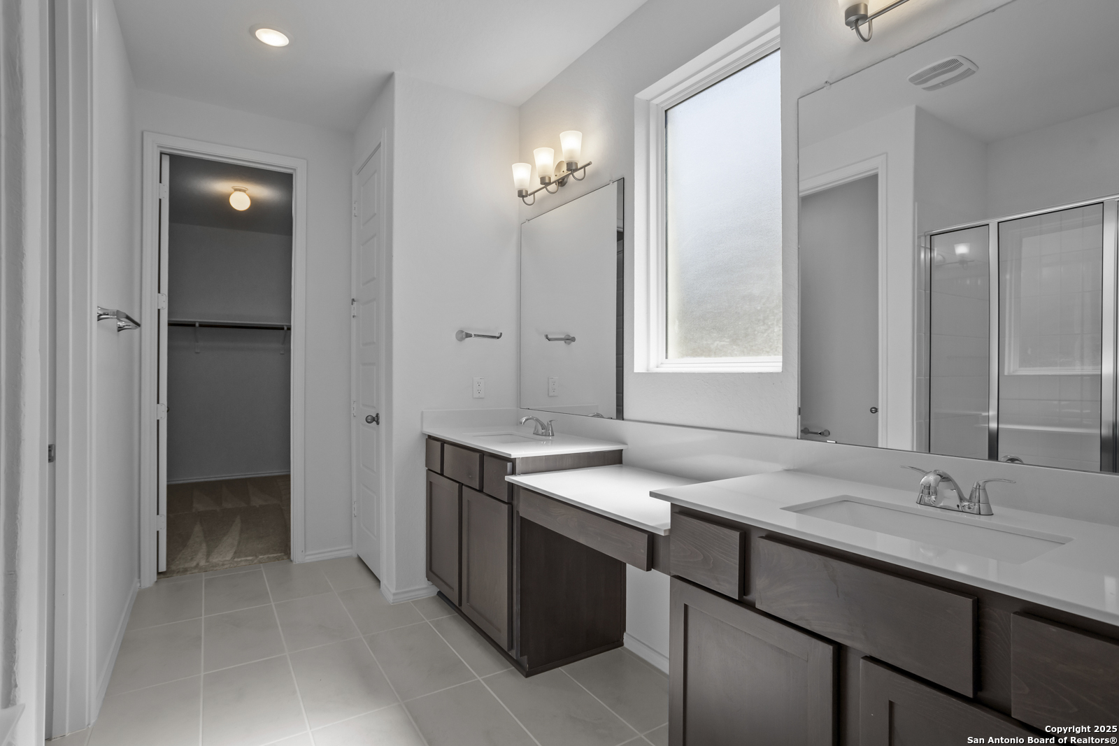 517 Foxtail Canyon Cibolo, TX 78108 - Photo 19 of 38 a bathroom with a sink and a mirror