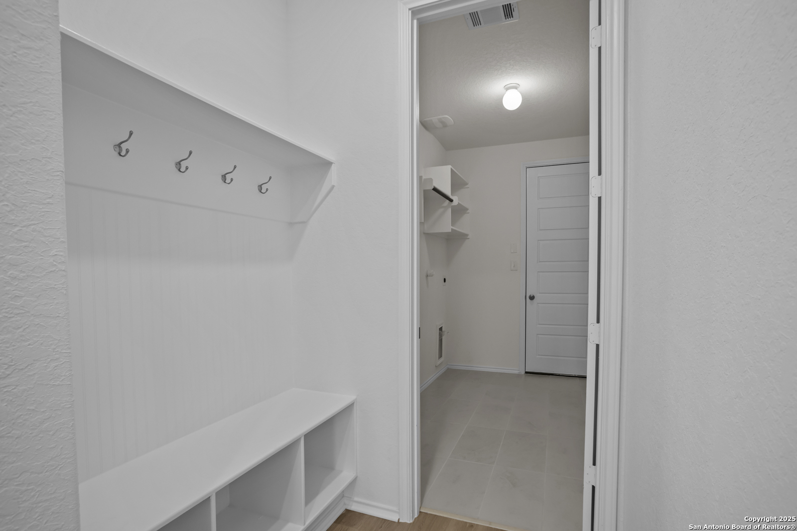 517 Foxtail Canyon Cibolo, TX 78108 - Photo 28 of 38 a view of bathroom