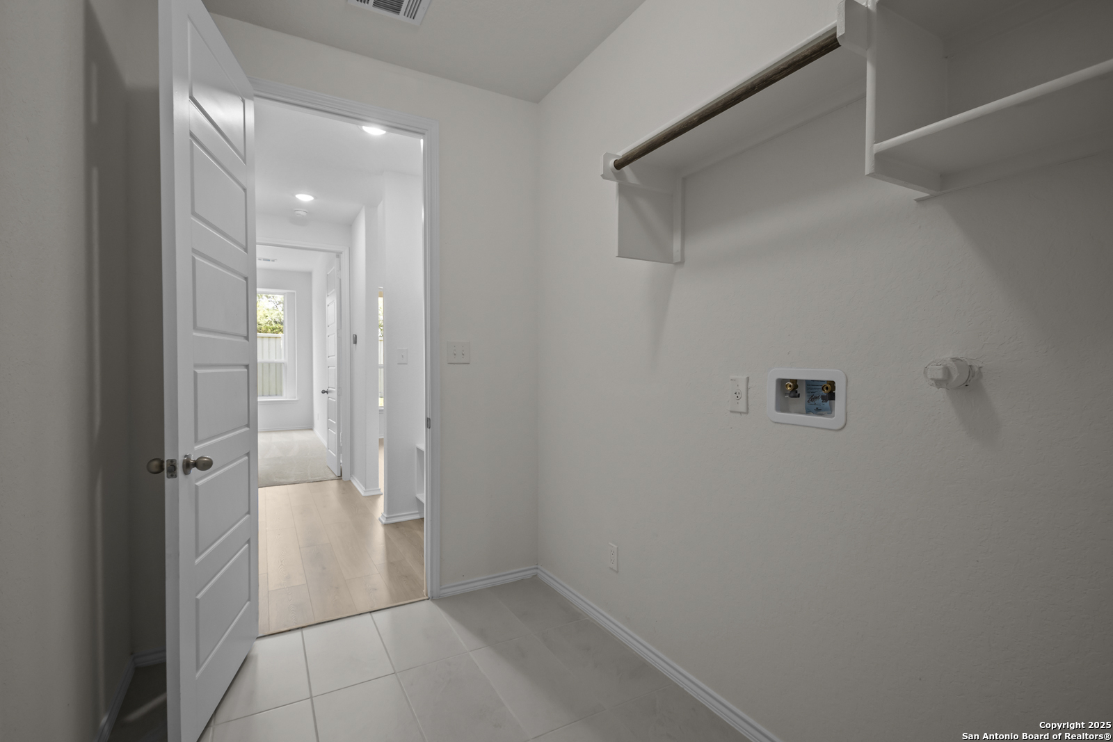 517 Foxtail Canyon Cibolo, TX 78108 - Photo 29 of 38 a bathroom with a shower and a sink