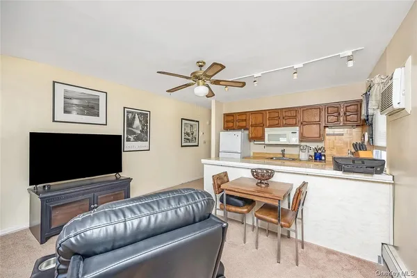 $2,800 | 10 Leanore Drive, Farmingdale, NY 11735