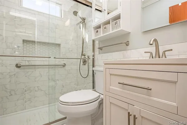 $2,800 | 10 Leanore Drive, Farmingdale, NY 11735