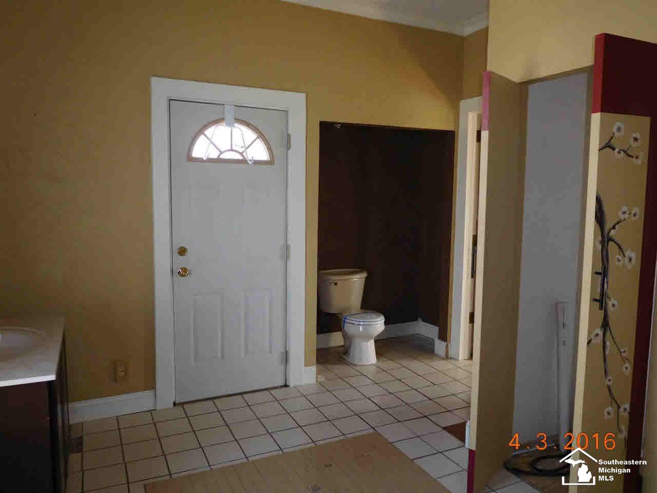 709 Laplaisance Road Monroe, MI 48161 - Photo 22 of 26 21112011-21.JPG