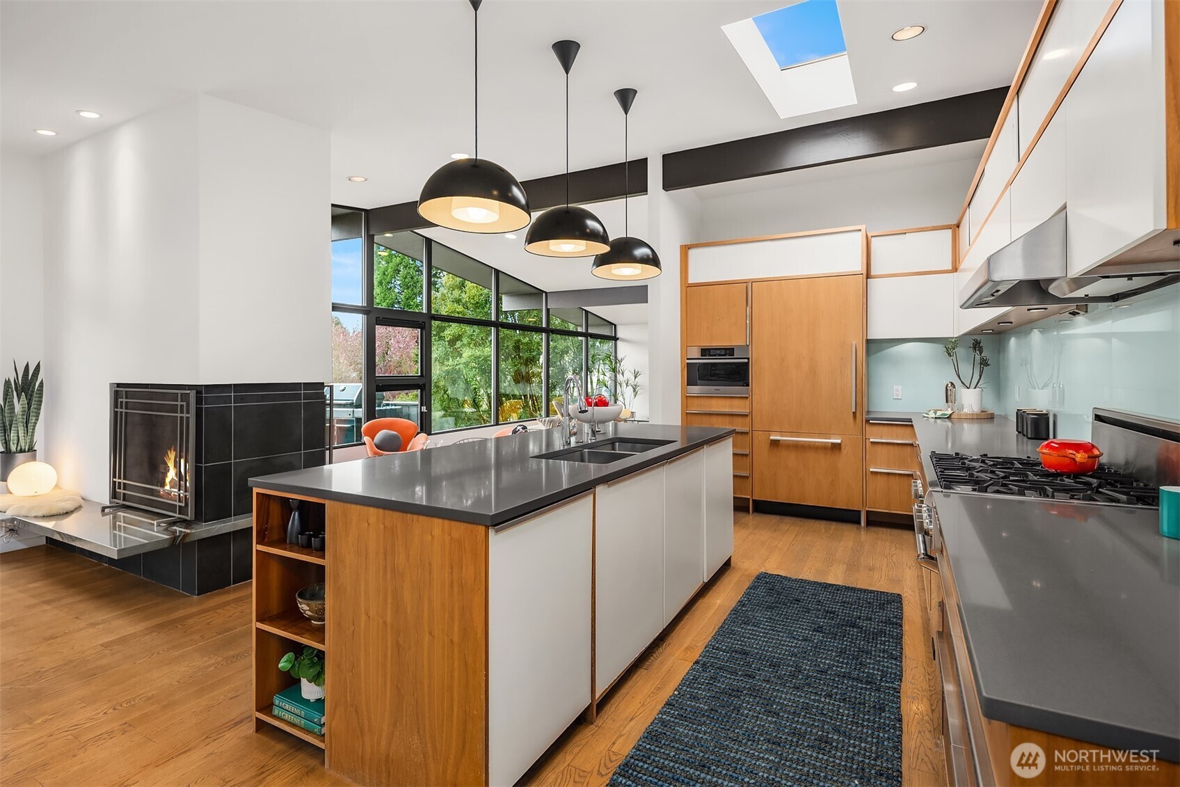 3055 44th Avenue West Seattle, WA 98199 - Photo 11 of 33