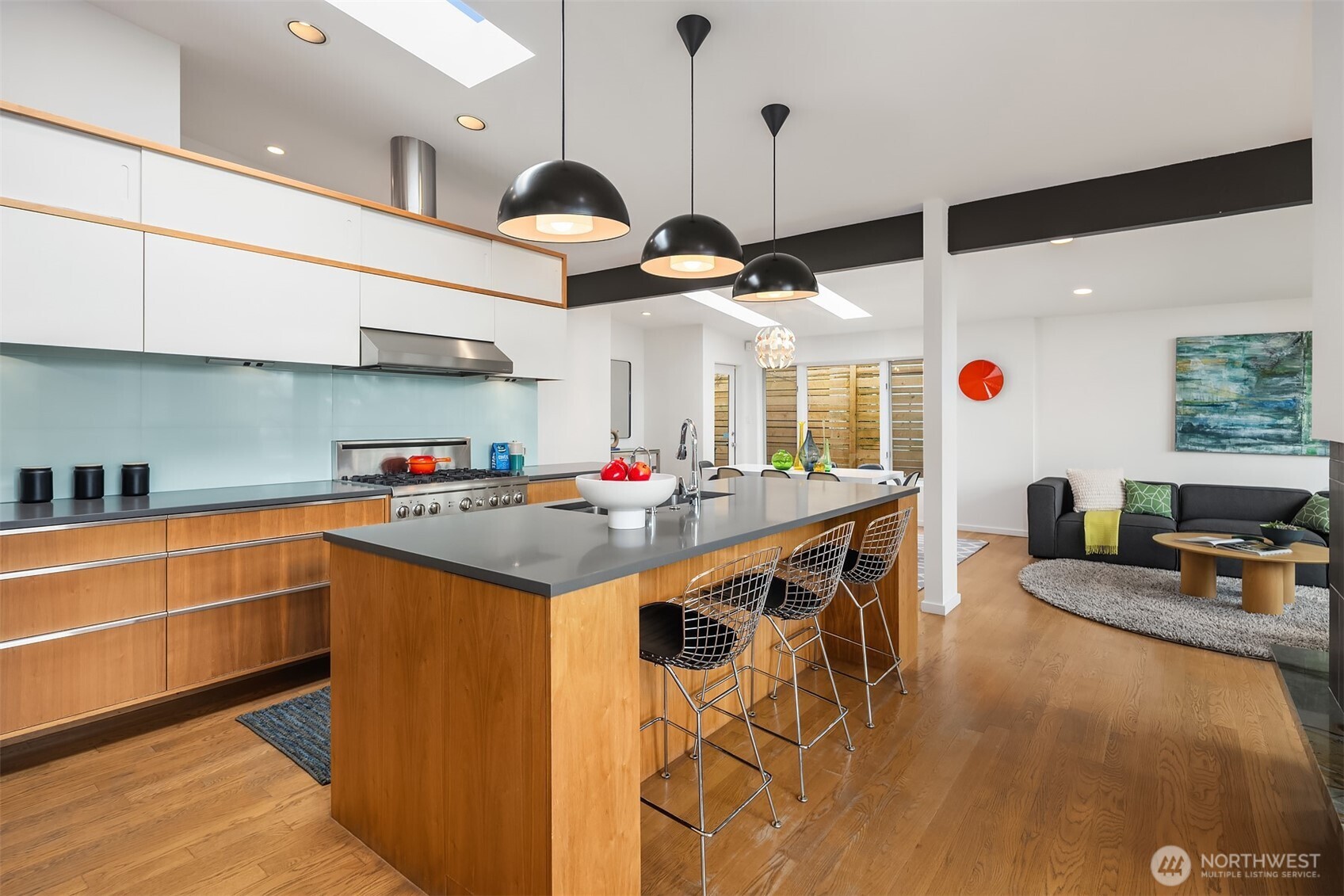 3055 44th Avenue West Seattle, WA 98199 - Photo 12 of 33