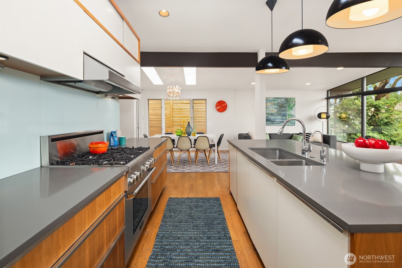 3055 44th Avenue West Seattle, WA 98199 - Photo 13 of 33