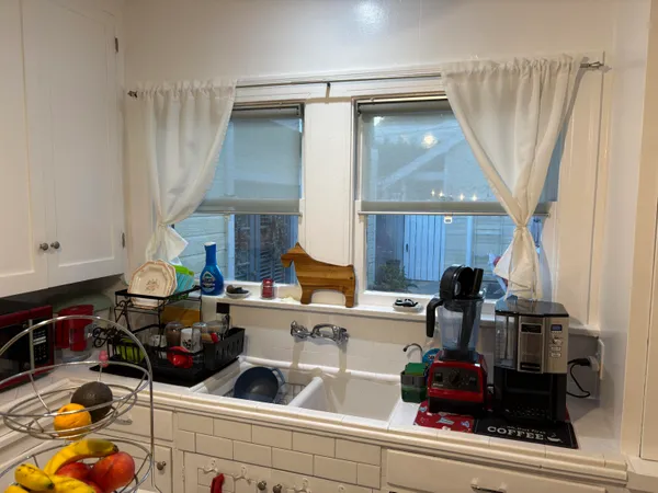 $4,500 | 839 North Orange Drive, Los Angeles, CA 90038
