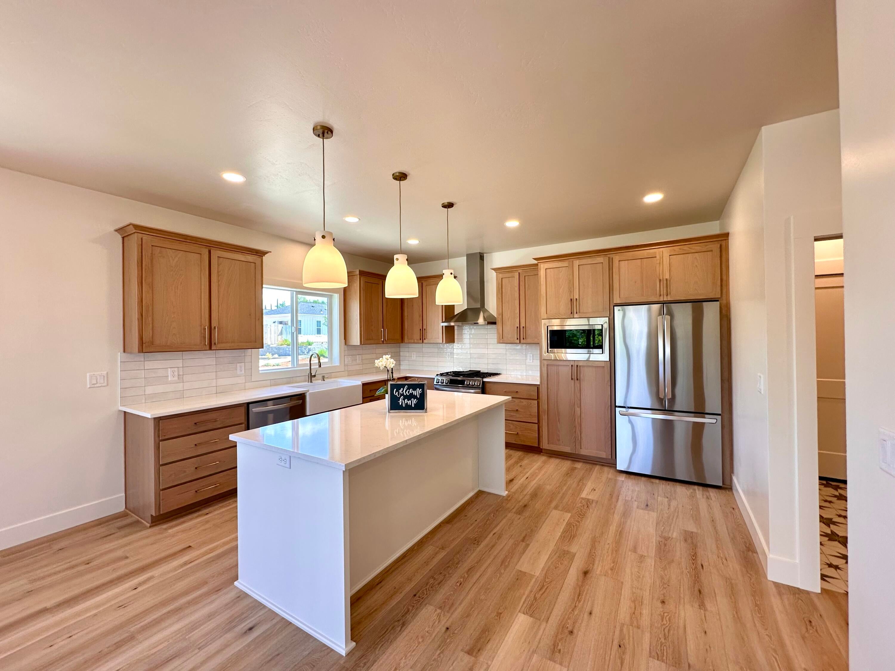 380 Randy Street Ashland, OR 97520 - Photo 7 of 43 Kitchen