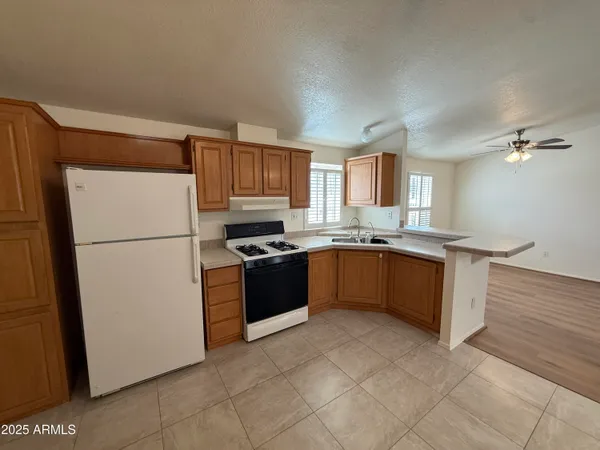 $90,000 | 13606 North 21st Place, Unit 19, Phoenix, AZ 85022