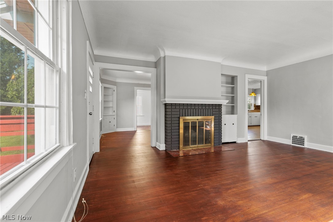 18219 Cornwall Road Cleveland, OH 44119 - Photo 5 of 32 Gallery Image 5