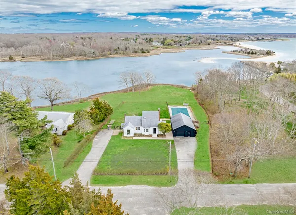$2,999,000 | 13 Tarkettle Road, Shelter Island, NY 11964