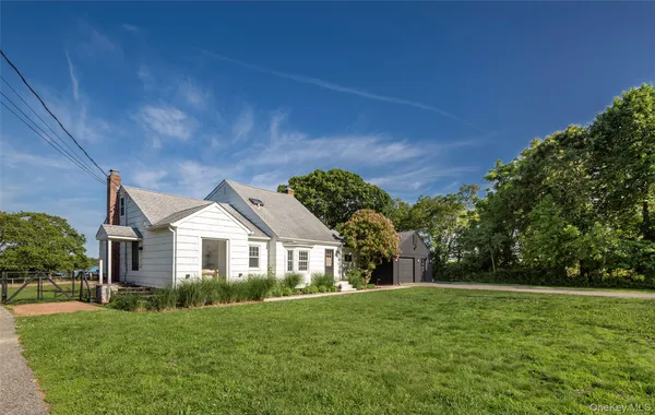 $2,999,000 | 13 Tarkettle Road, Shelter Island, NY 11964