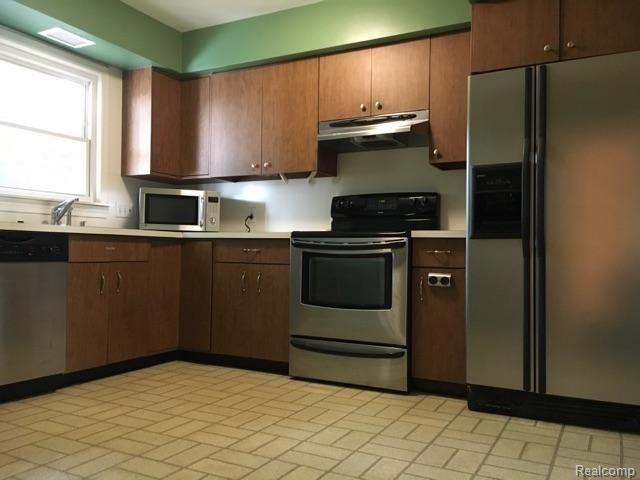 1754 Bournemouth Road Grosse Pointe Woods, MI 48236 - Photo 9 of 25