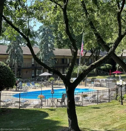 $975 | 995 North Cass Lake Road, Unit 236, Waterford, MI 48328