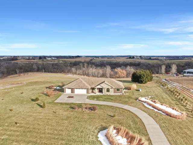 $669,000 | S3358 Hass Lane, Harmony, WI 54665