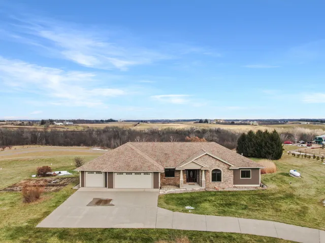 $669,000 | S3358 Hass Lane, Harmony, WI 54665