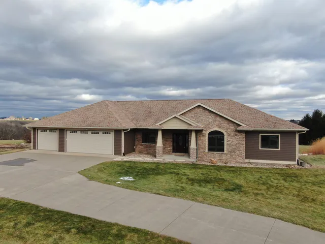 $669,000 | S3358 Hass Lane, Harmony, WI 54665