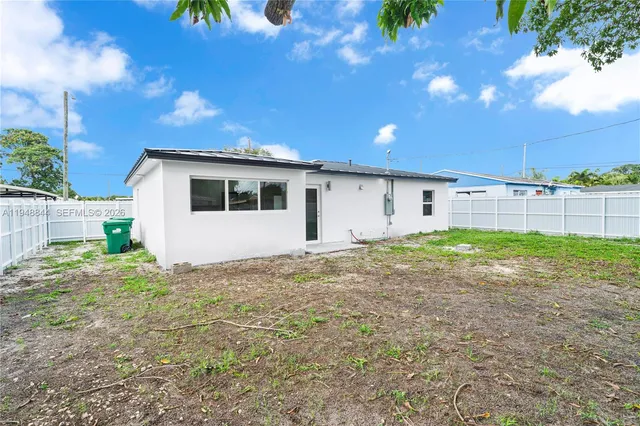 a view of a yard with a house
