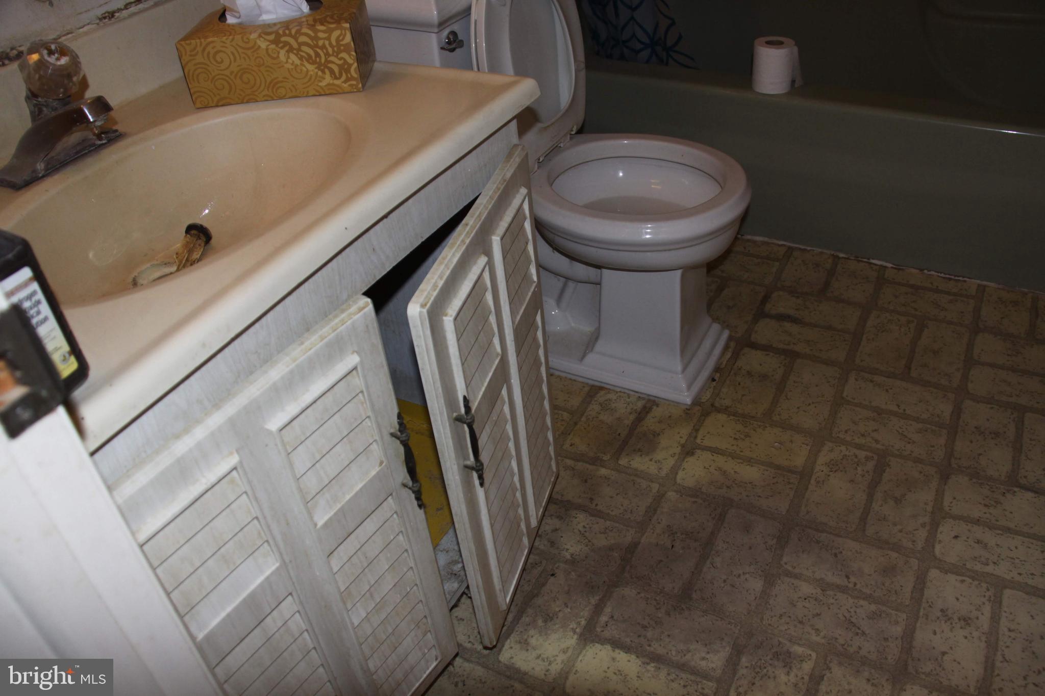 7601 Powder Valley Road Zionsville, PA 18092 - Photo 10 of 16 Bathroom
