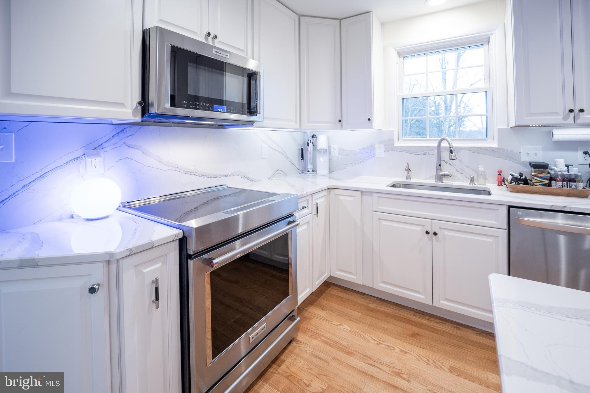 9941 Frederick Road Ellicott City, MD 21042 - Photo 6 of 50 Electric stove and microwave /convection oven