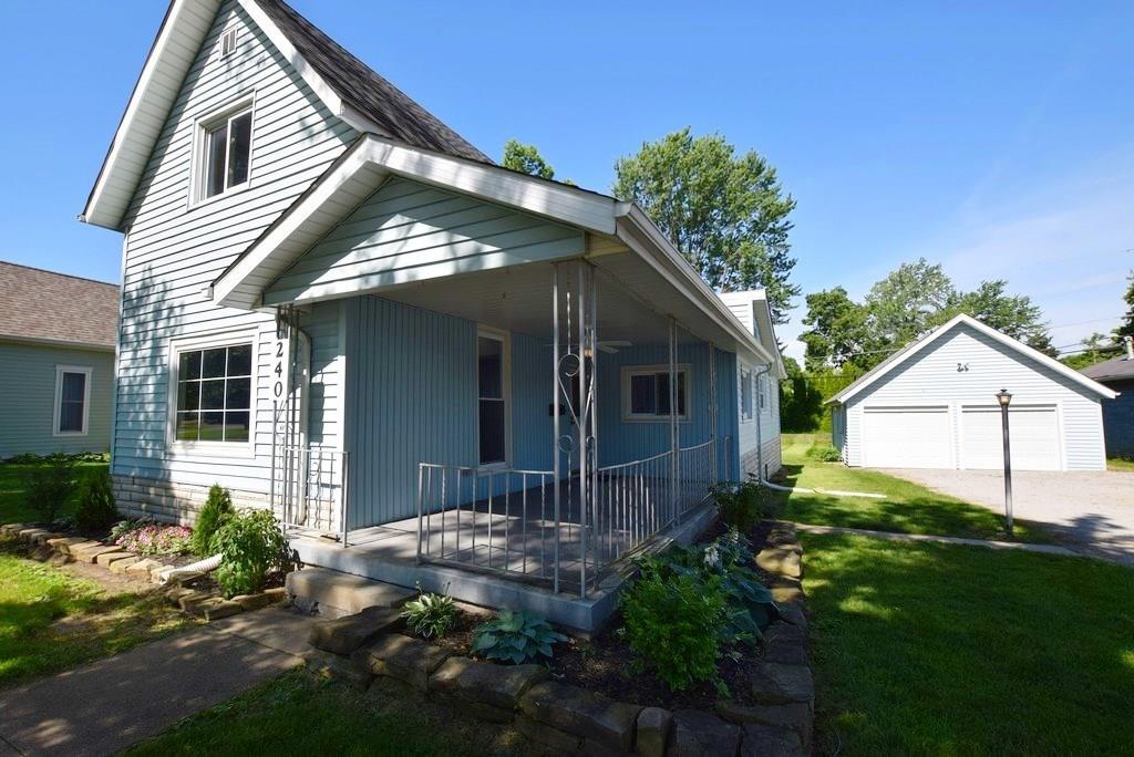 240 South Pendleton Avenue Pendleton, IN 46064 - Photo 3 of 31